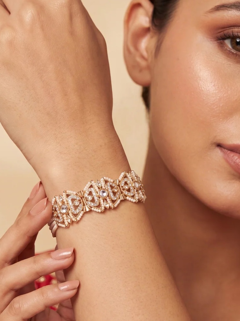 Elegant Rose Gold & Pearl Women's Bracelet